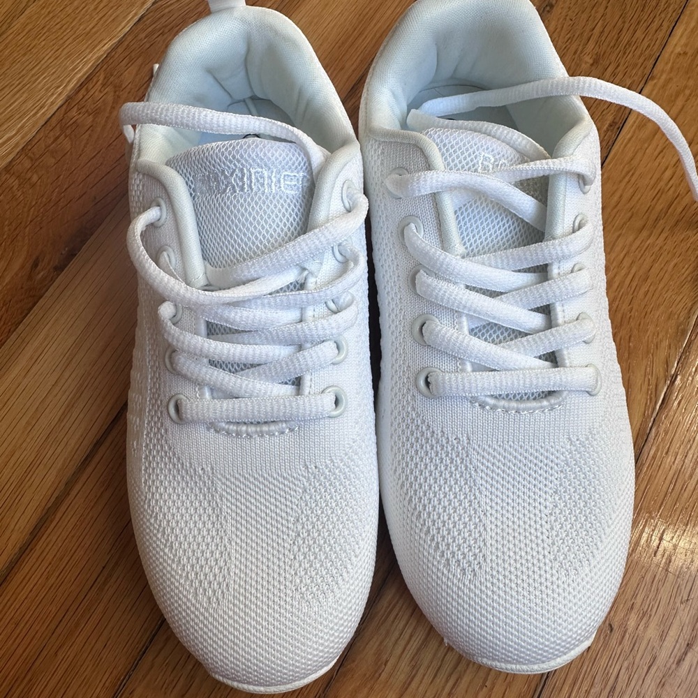 Girl’s White Athletic Cheer Sneakers Shoes Size 1.5 Brand New